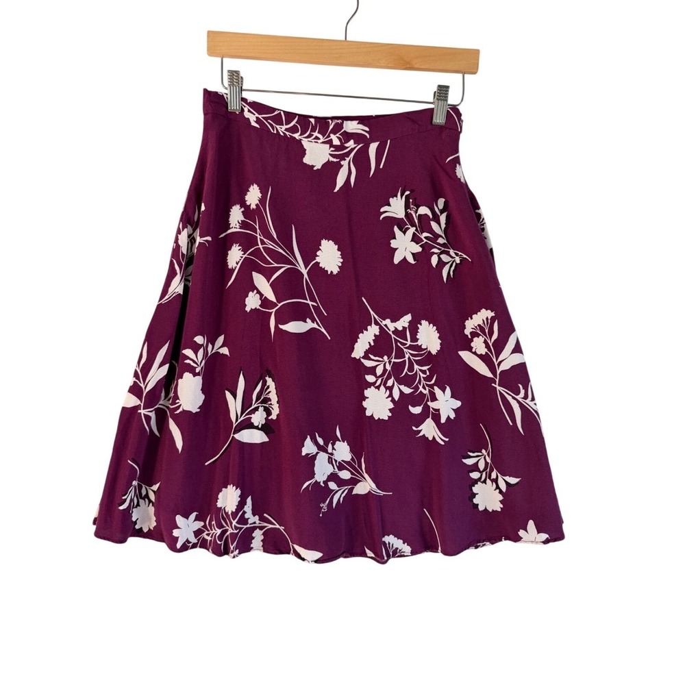 Ann Taylor Plum Purple Floral A-Line Skirt‎ Size 4 Rayon Lined Knee Length